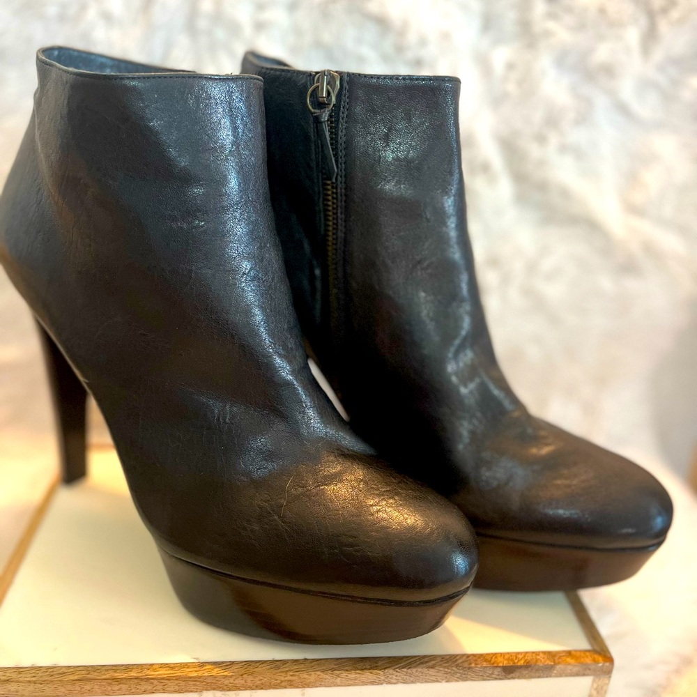 STUART WEITZMAN Platform Leather Booties (SIZE 10)